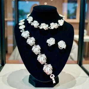 Signed Sarah Coventry Jewelry 3 Piece Set Choker Necklace, Bracelet, & Earring’s